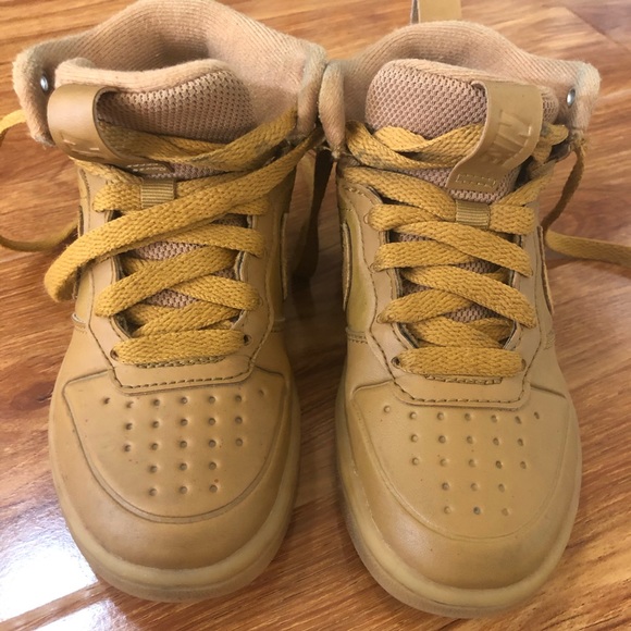 nike court borough camel